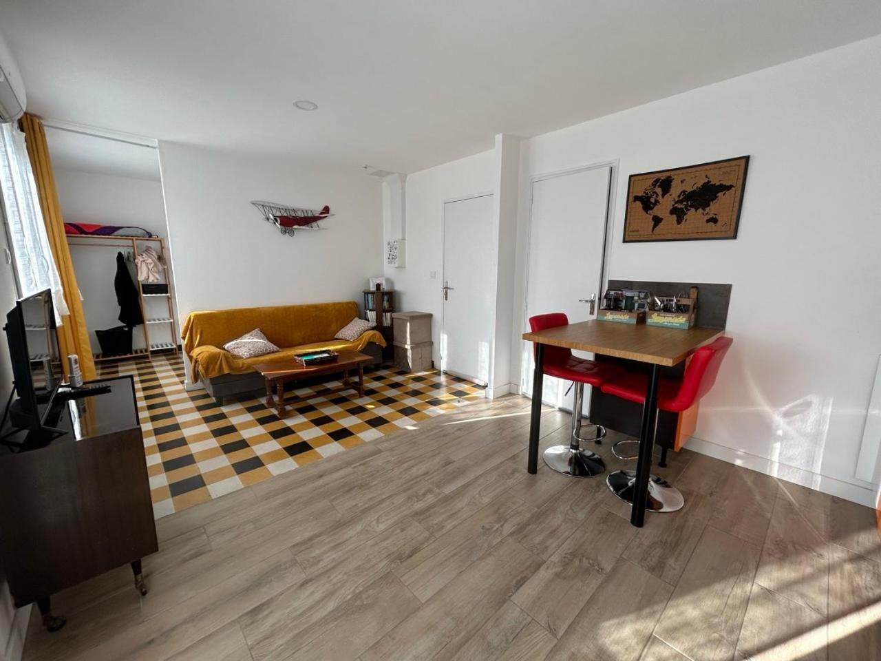 Appartement Les Voyages De Romane 纳博讷 外观 照片