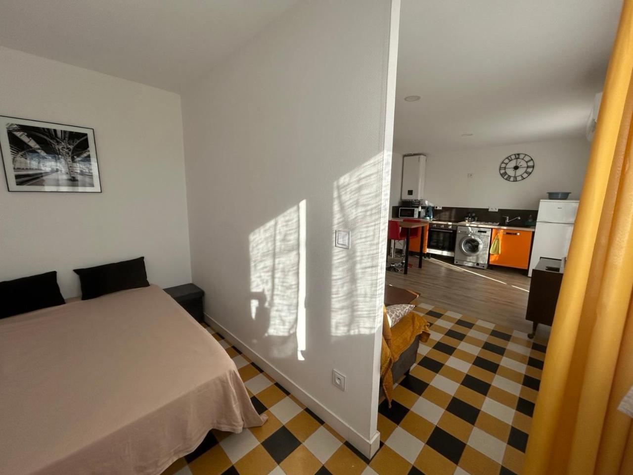 Appartement Les Voyages De Romane 纳博讷 外观 照片